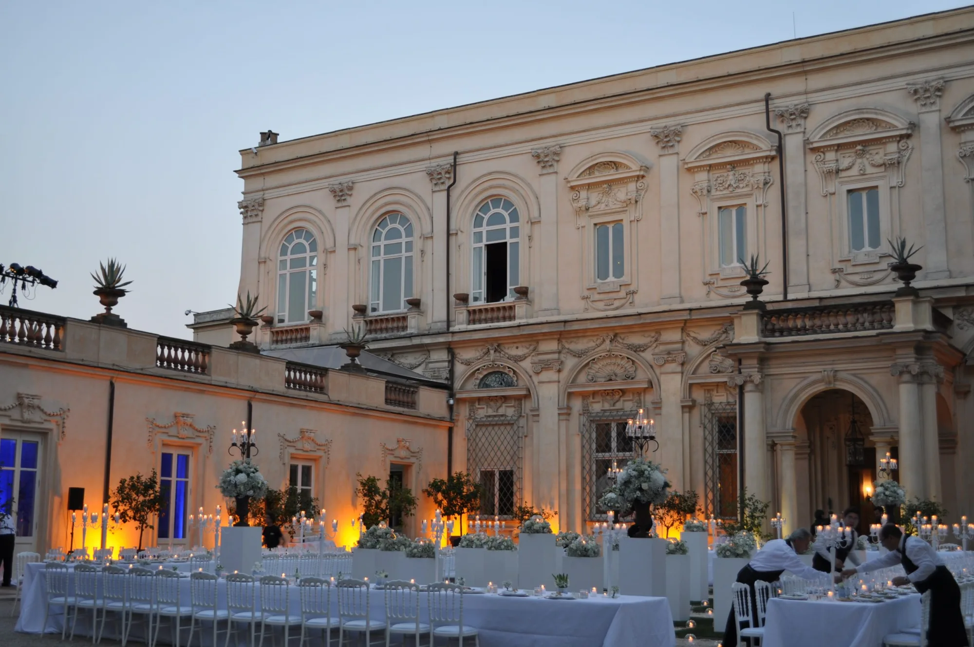 Tavolo imperiale elegante- allestimento Montineri
